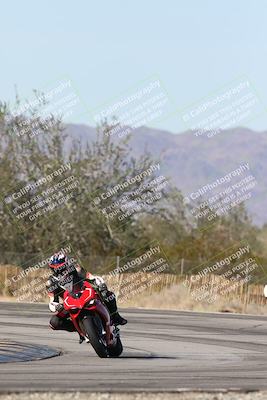 media/Dec-01-2025-Moto Forza (Mon) [[2daa91e15f]]/3-Beginner Group/Session 3 (Turn 3)/